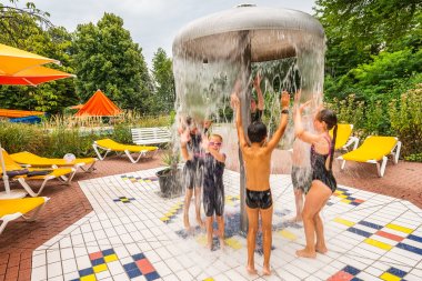 Water mushroom in the Beckum open-air swimming pool with children