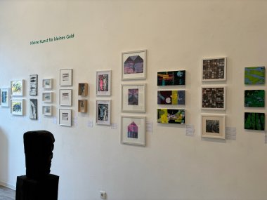 Kunstwerke an der Wand