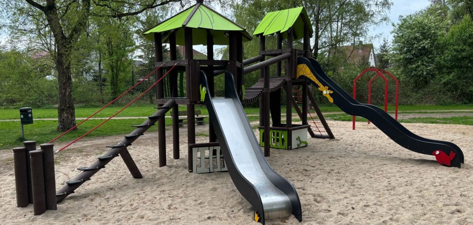 Play tower on the playground on Werseweg