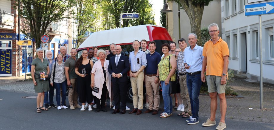 Group picture in front of the mobile