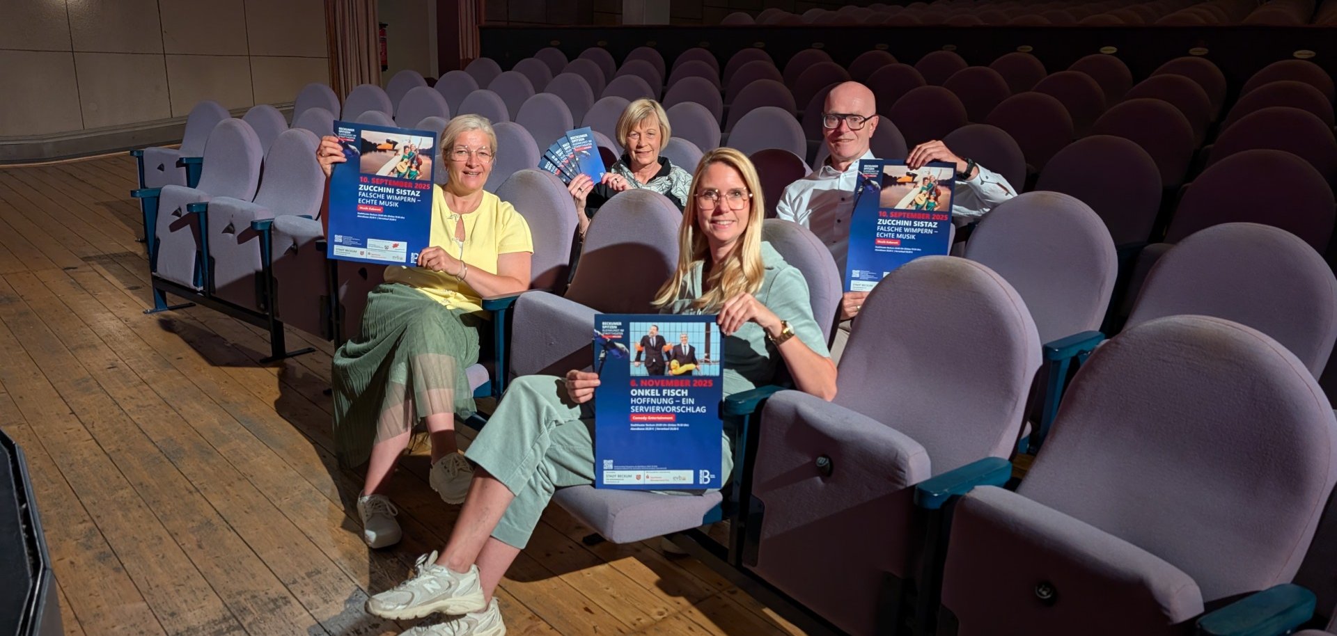 Group picture in the municipal theatre