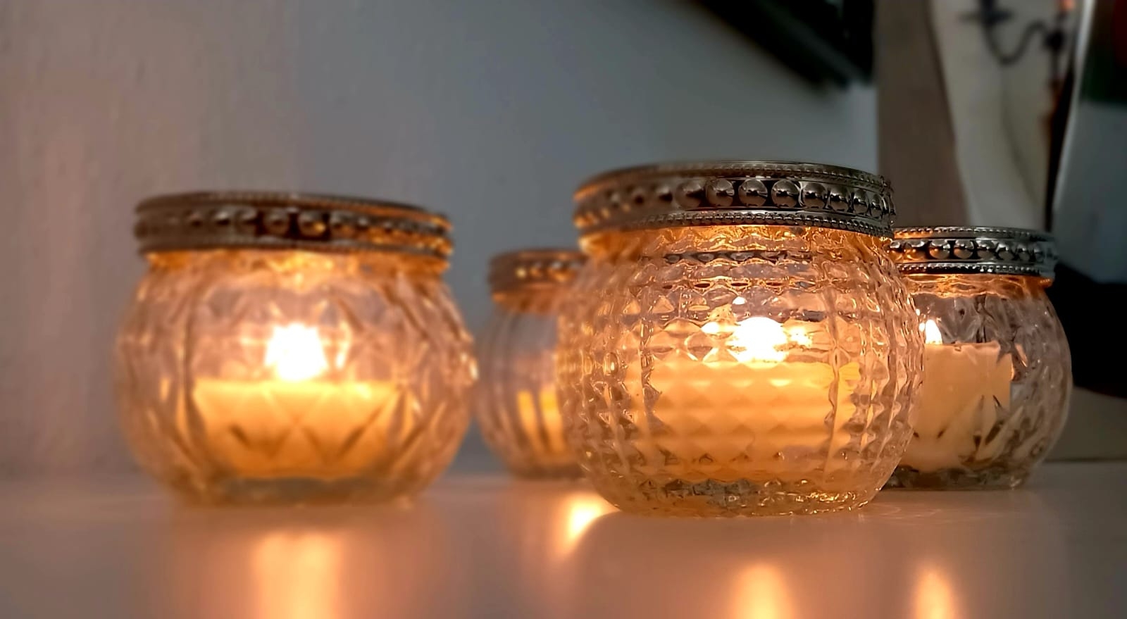 Tea lights in glass