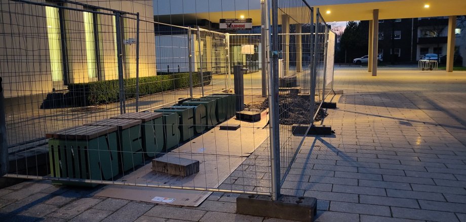 Im Bau befindliche Sitzbank