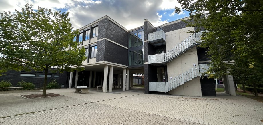 Uitbreiding van de middelbare school buiten