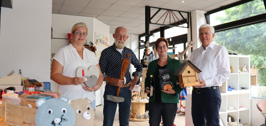 Groepsfoto in de BE-lebt winkel