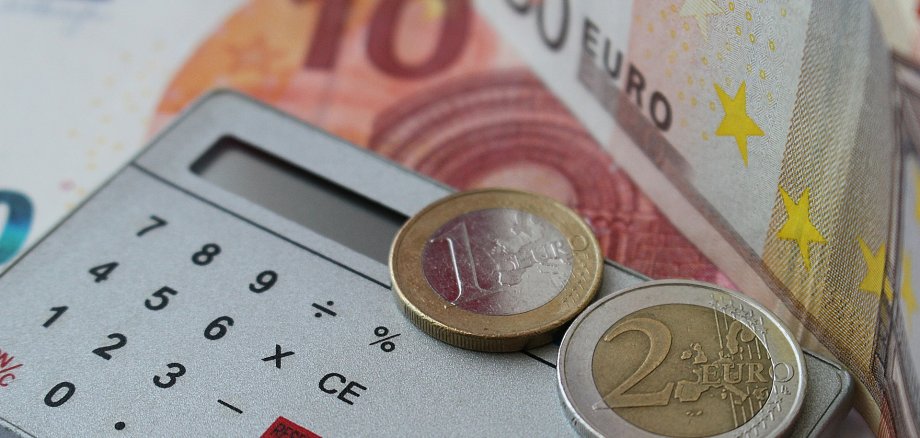 Taschenrechner und Kleingeld