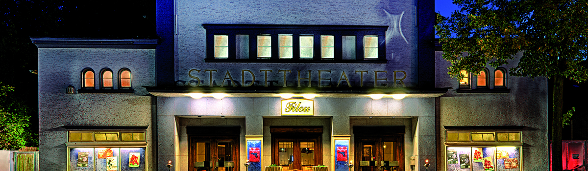 Stadstheater bij nacht
