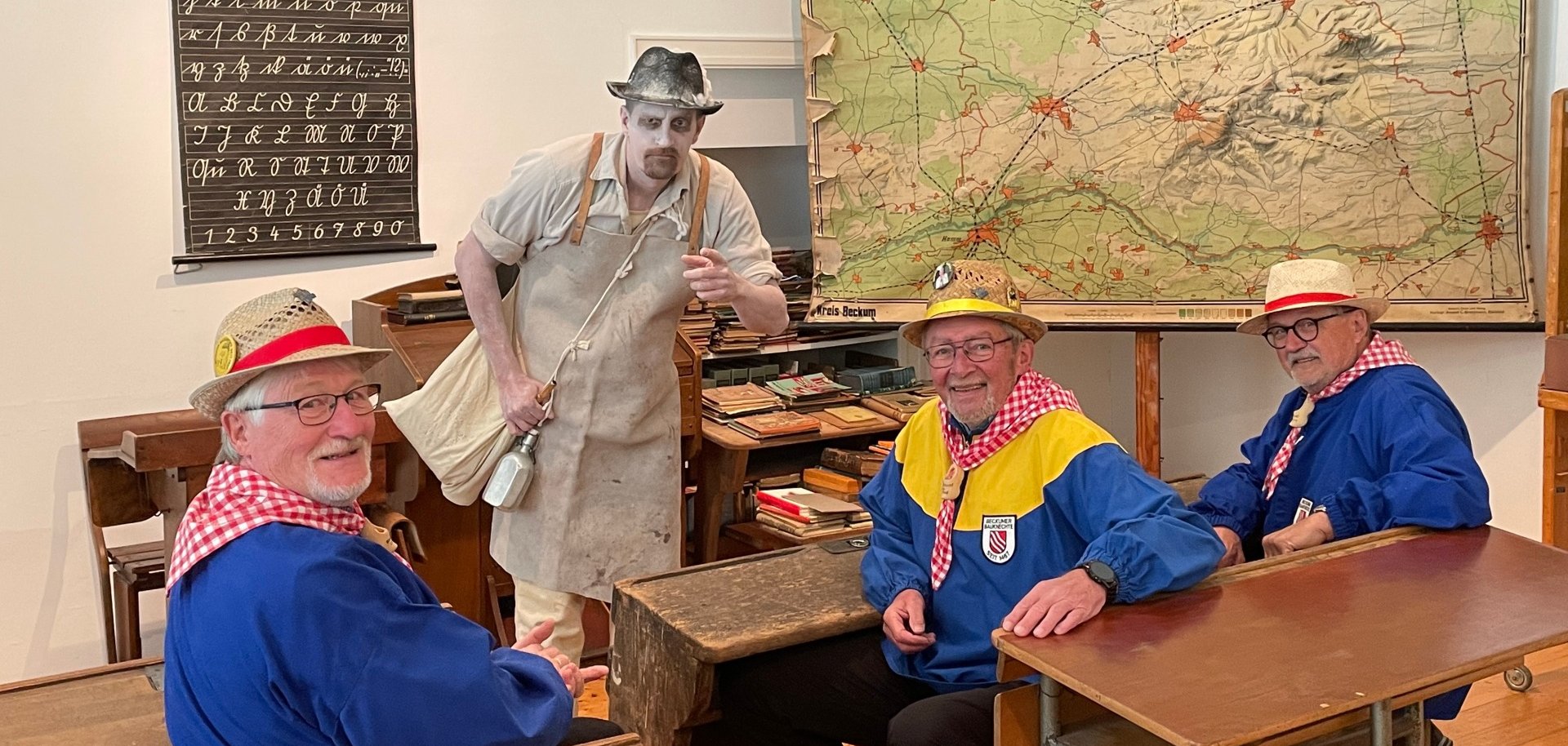 Stenen koeler met landarbeiders