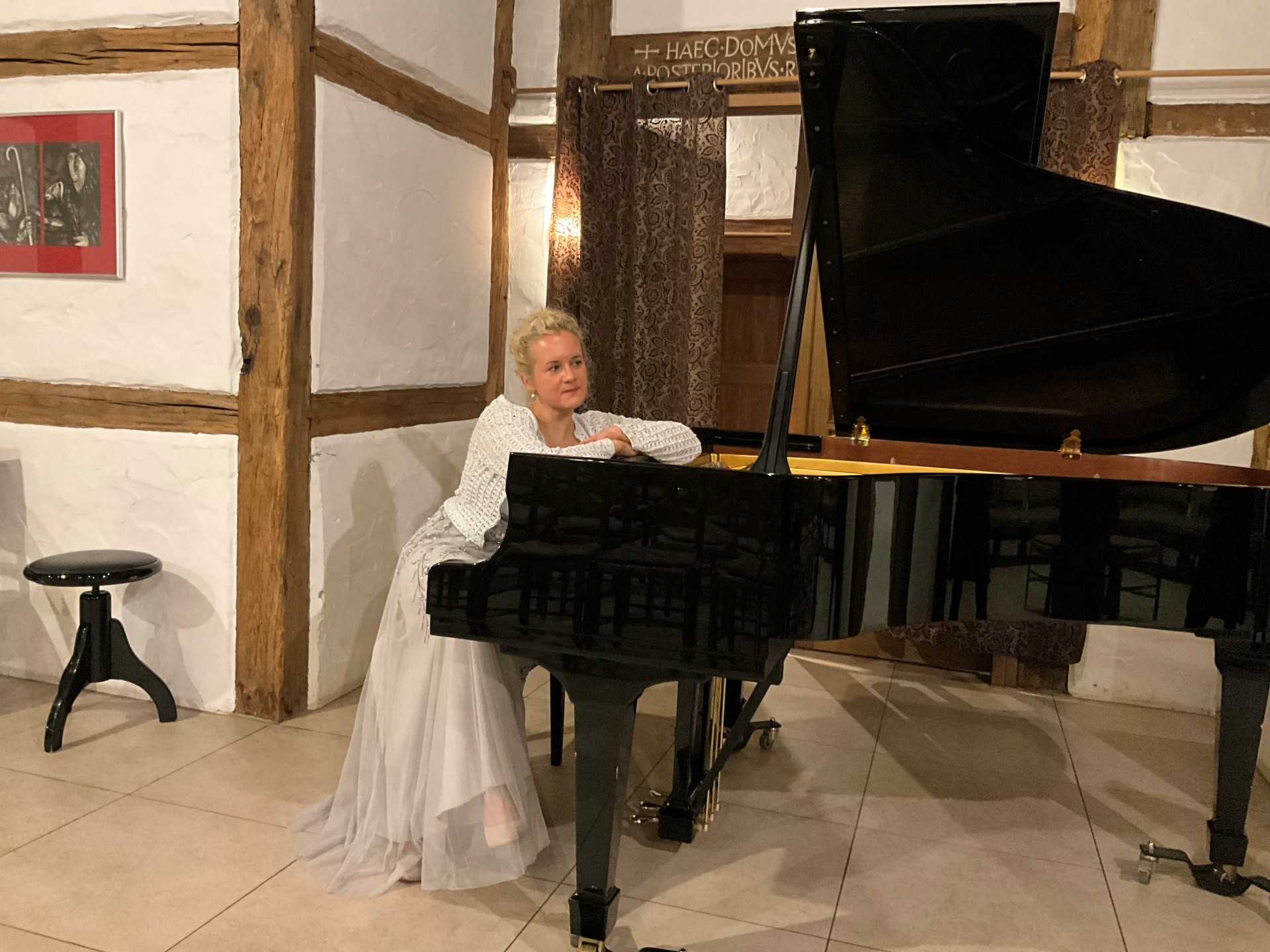 Aleksandra Mikulska op de vleugel