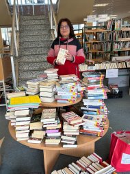Corinne Siebel met een selectie boeken