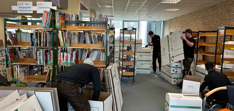 Boeken worden in dozen verpakt