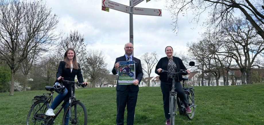 Gruppenbild mit Fahrrädern