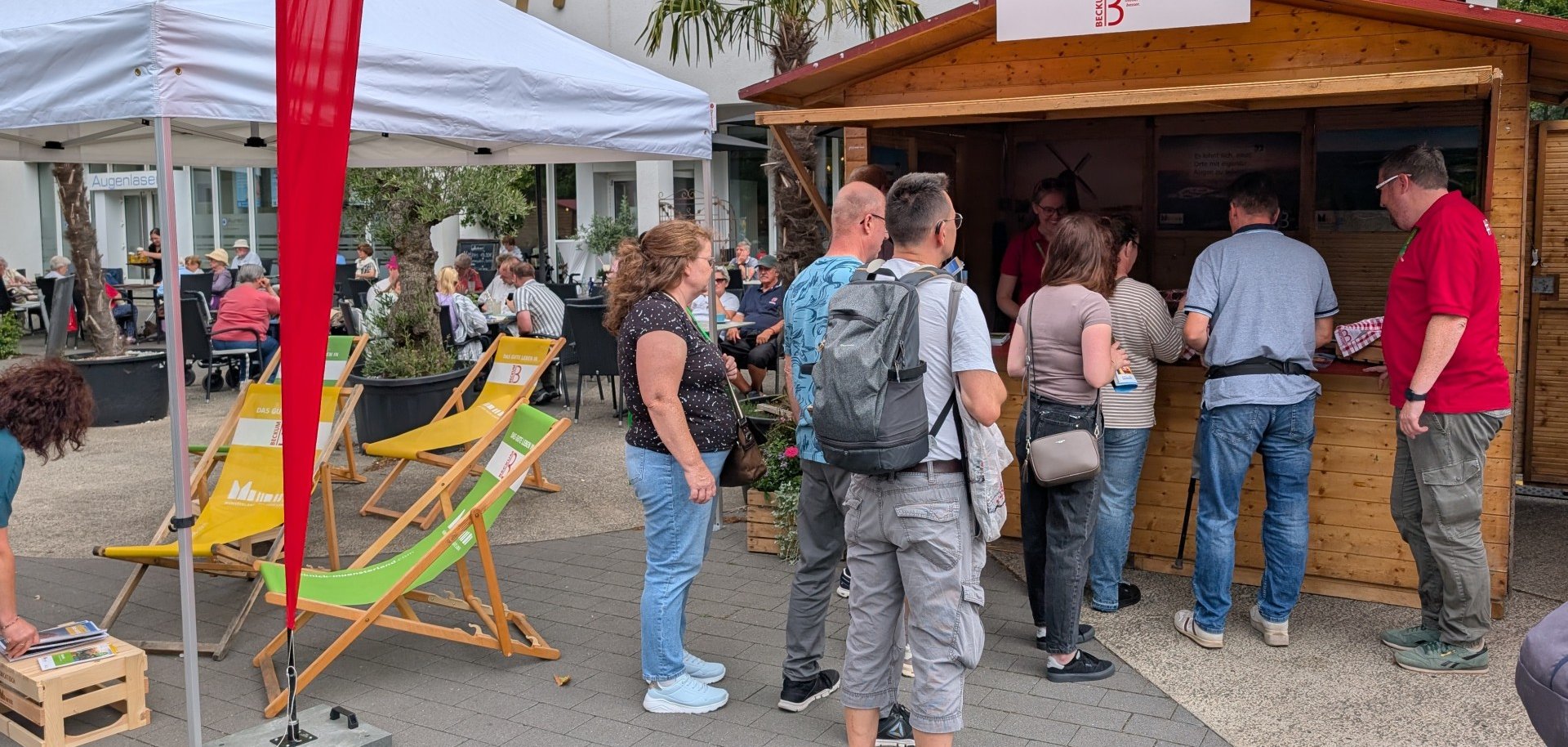 Veel mensen bij de Beckum-stand