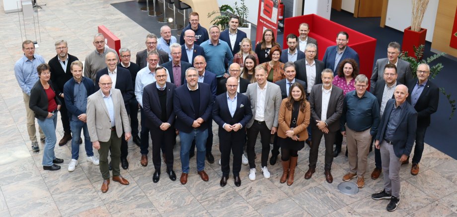 Gruppenbild in der Sparkasse