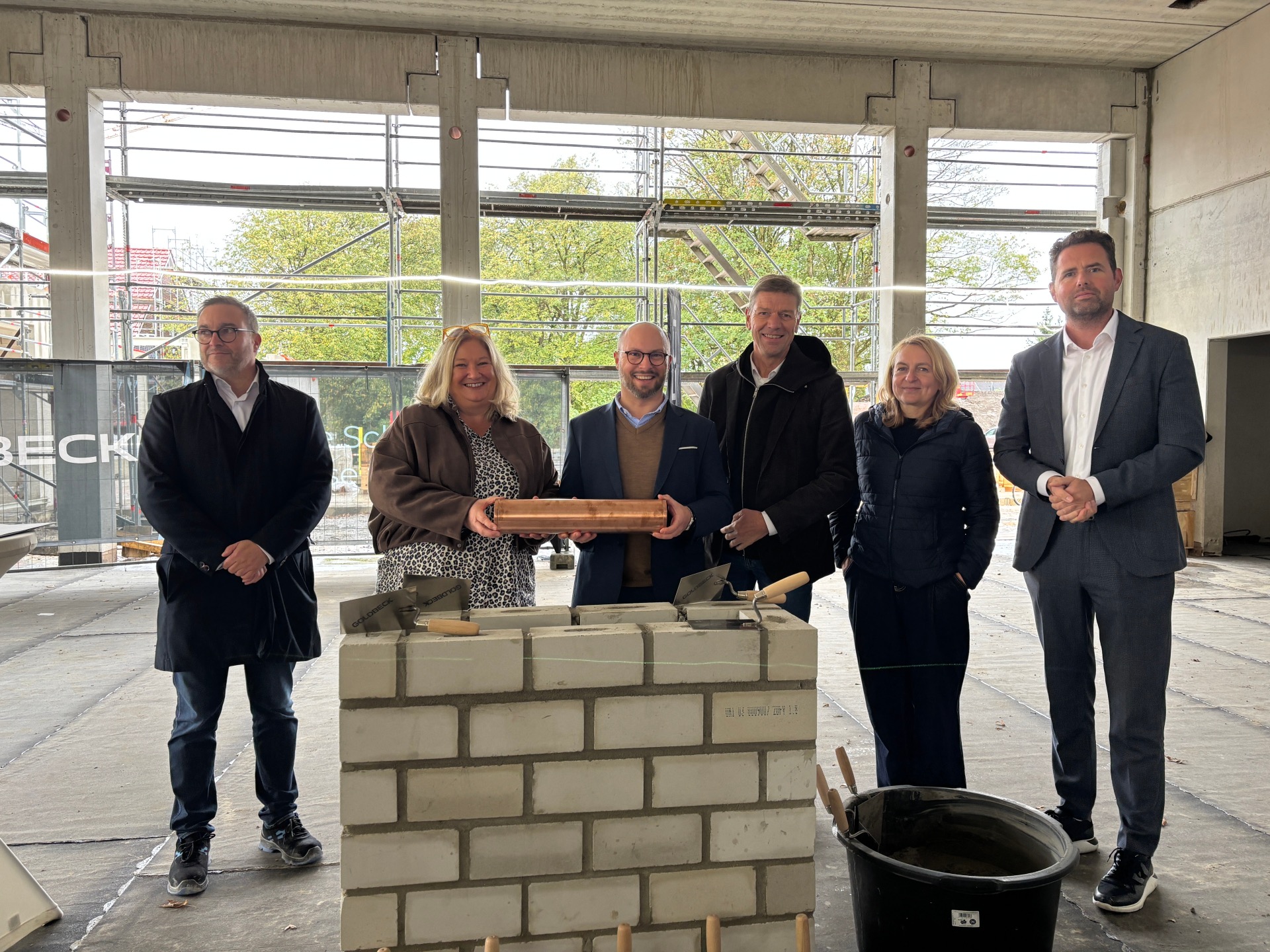 Gruppenbild bei der Grundsteinlegung