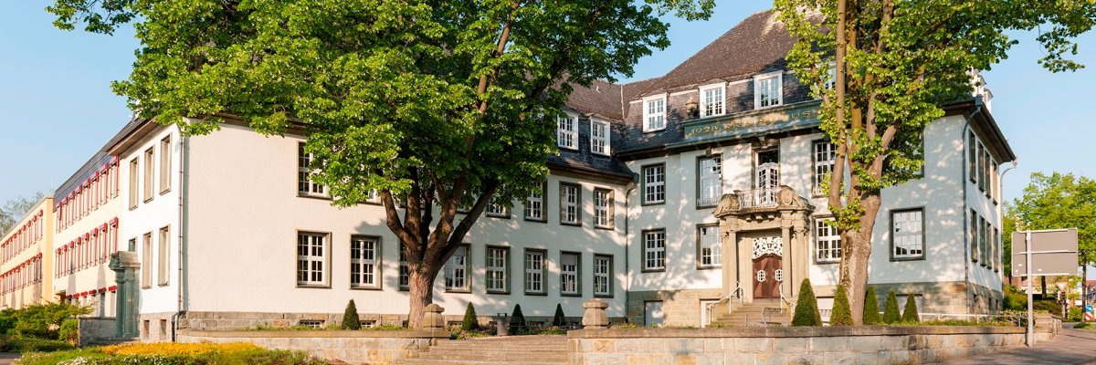 Rathaus von der Alleestraße aus