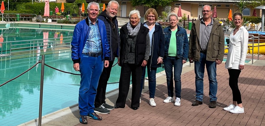 Gruppenfoto Freibadsaisonbeginn