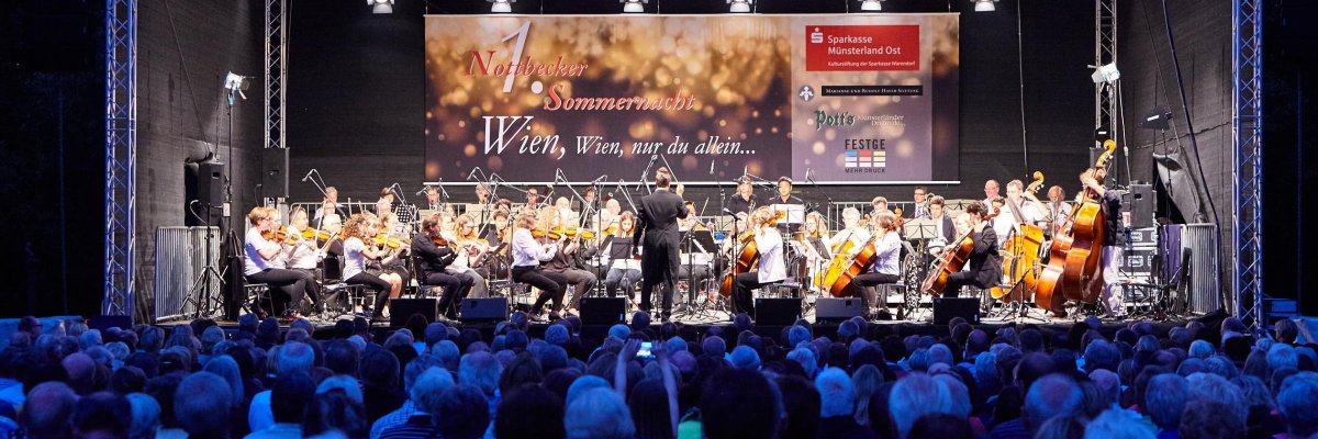 Orchester auf großer Bühne