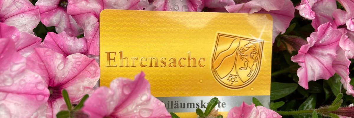 Jubiläumsehrenamtskarte im Blumenmeer