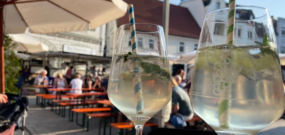 2 Weingläser vor dem Winzerfest