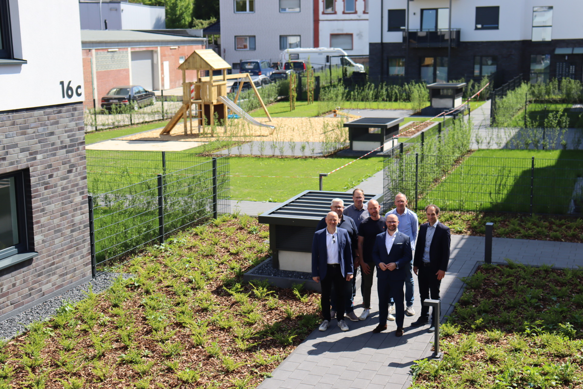 Gruppenbild in der Grünanlage