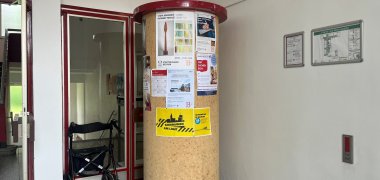 Plakate auf Litfasssäule