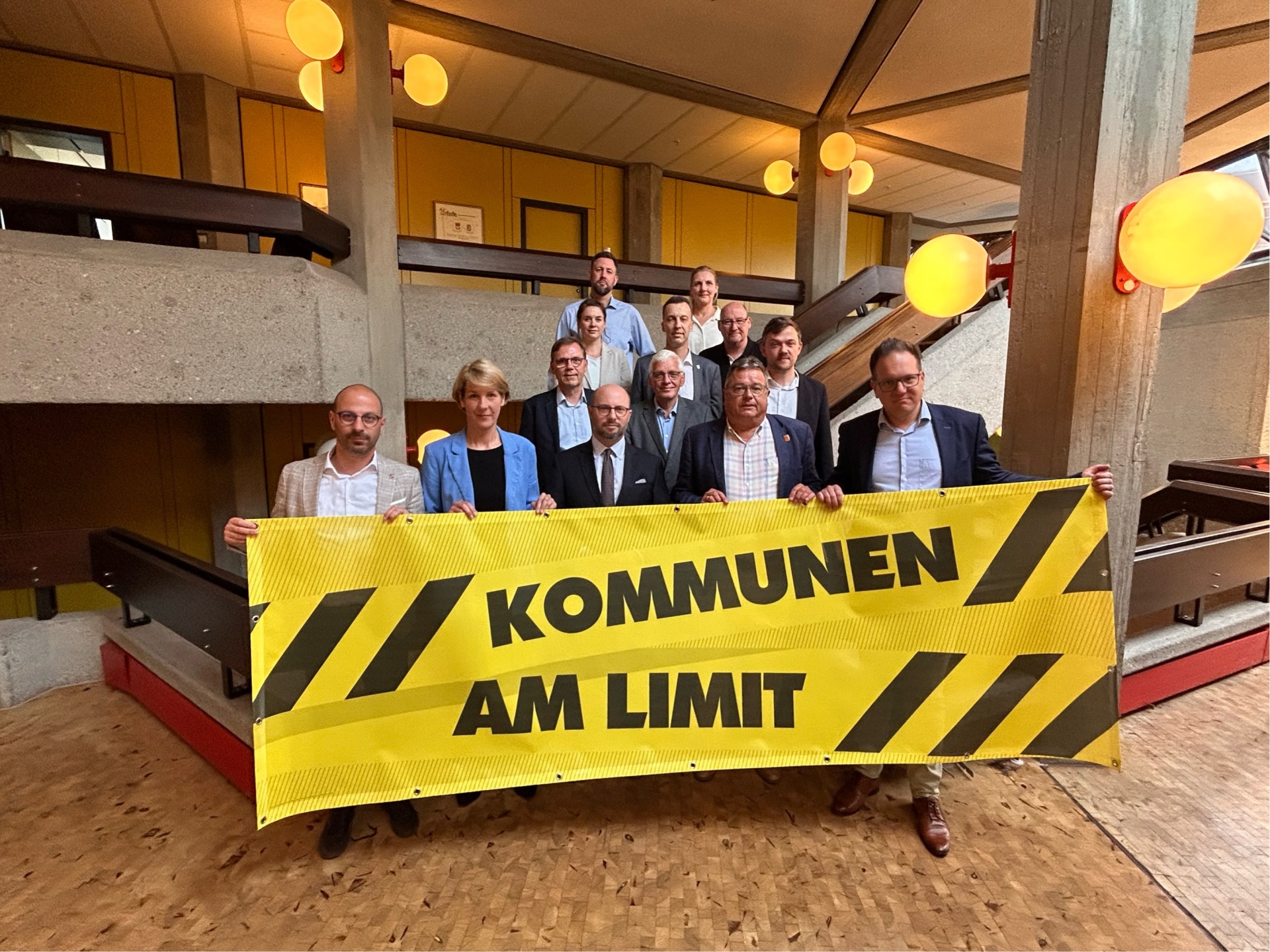 Gruppenfoto im Ahlener Rathaus