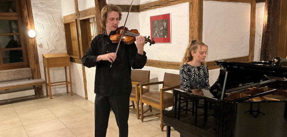 Musiker und Musikerin im Alten Pfarrhaus