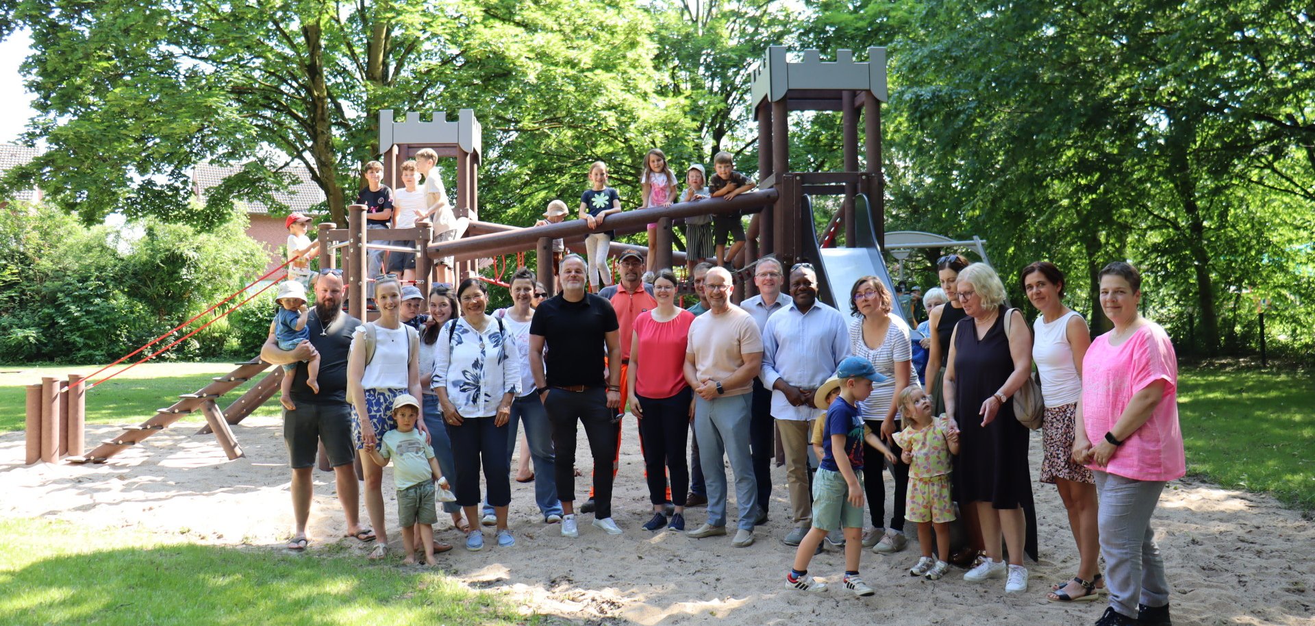 Gruppenbild vor der Ritterburg