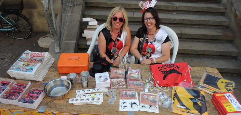 Verkaufsstand mit Karnevalsartikeln