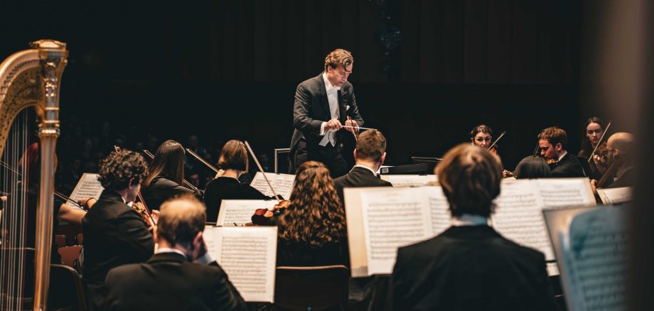 Dirigent und Orchester