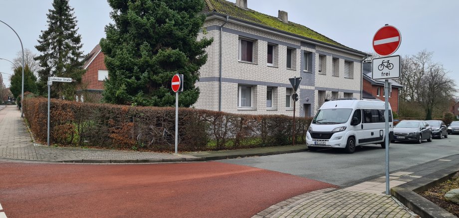 Einfahrt in die Lübecker Straße für Radfahrende frei