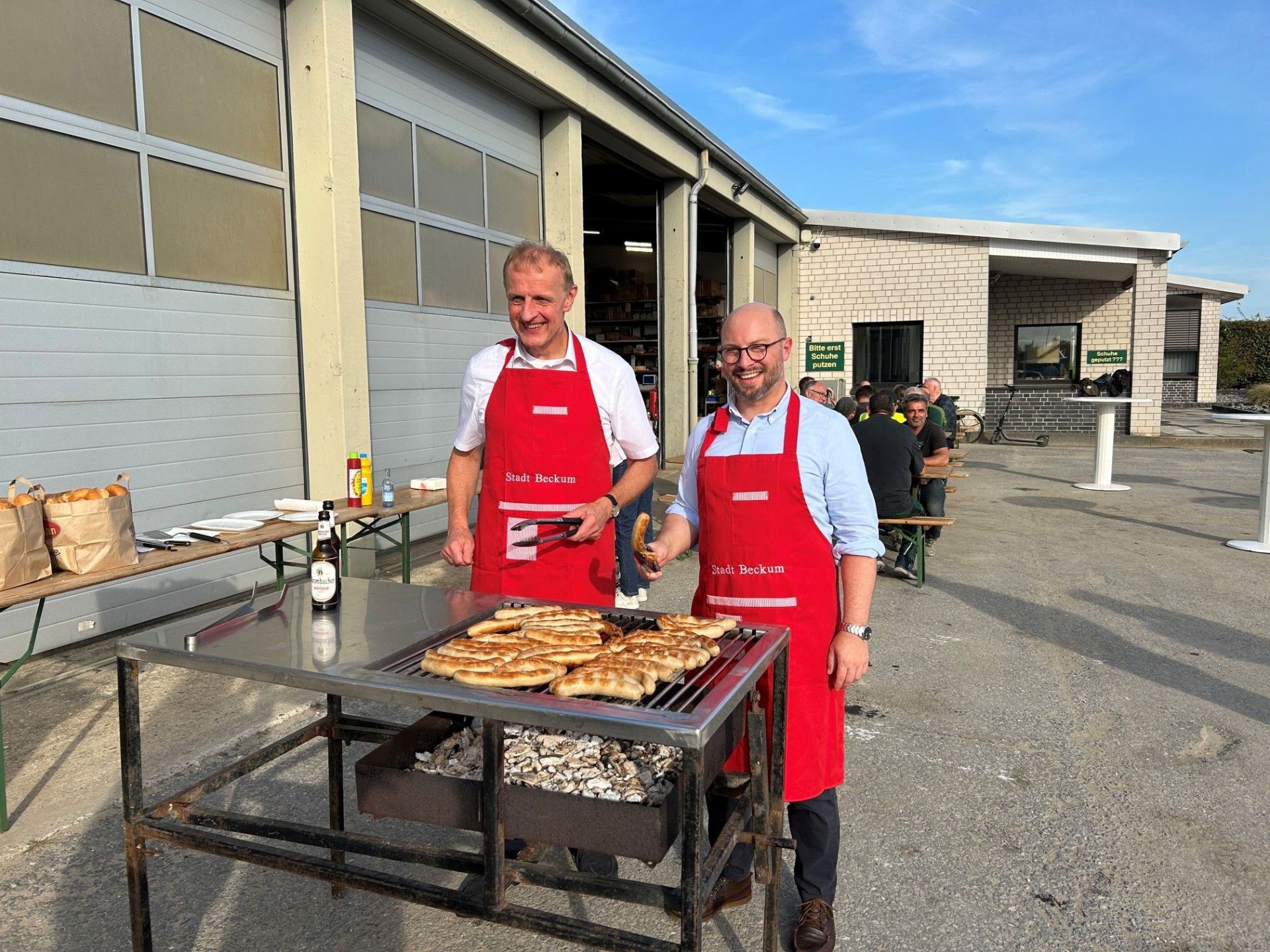 Herren am Grill