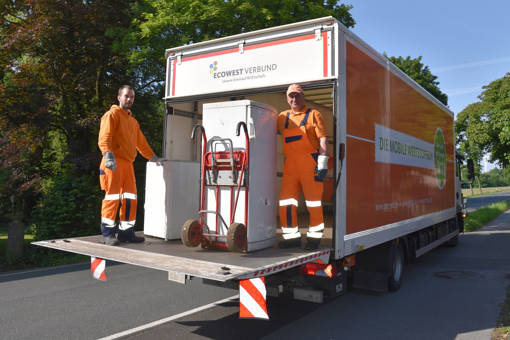 Elektroschrott mit Kabeln